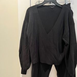 Dynamite Long Sleeved Knit V-Neck Sweater Black Small